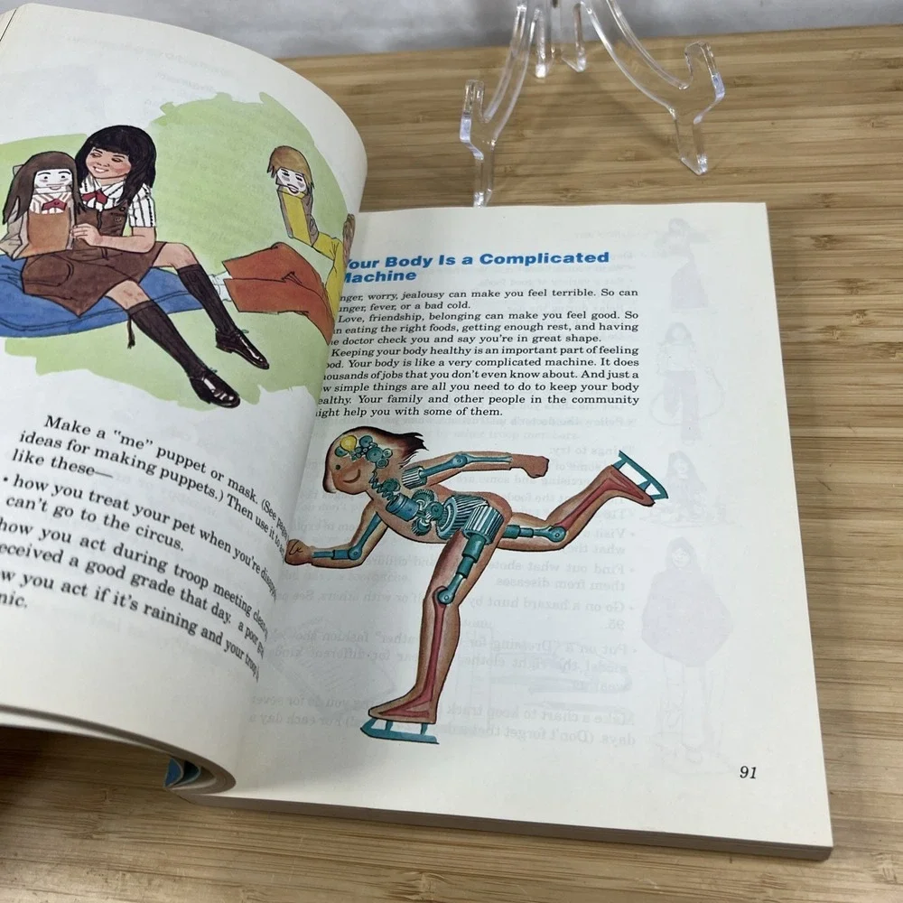 Vintage 1977 Worlds to Explore Handbook for Girl‎ Scouts Paperback Book 1st Ed.